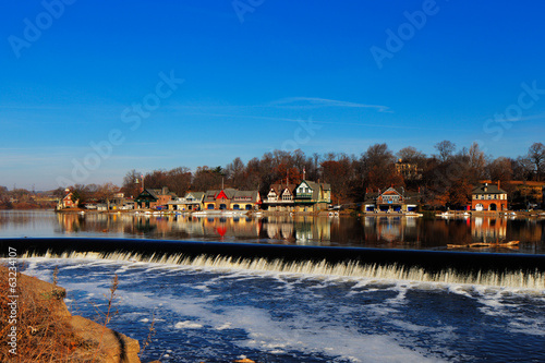 Fototapeta The famed Philadelphia’s boathouse row in Fairmount Dam Fishway