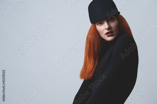 Εκτύπωση καμβά red haired horsewoman on high heels