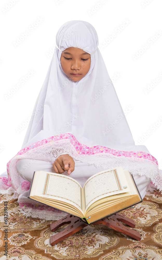 Musliim girl reading Quran in mosque Stock Photo by  ©seriffejzic1921.gmail.com 248060614
