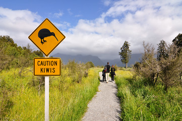 Wandcirkels Nieuw-Zeeland Kiwi verkeersbord op wandelpad Nieuw-Zeeland  © Delphotostock