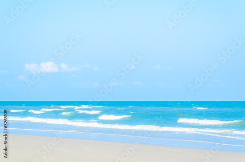 Beach background © siraphol