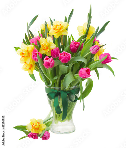 Fototapeta Naklejka Na Ścianę i Meble -  bouquet of tulips and daffodils in vase