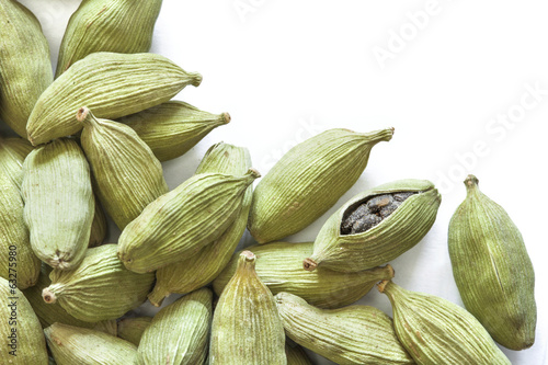 Green cardamon pods