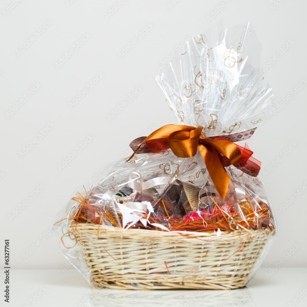 Fototapeta premium gift basket against grey background