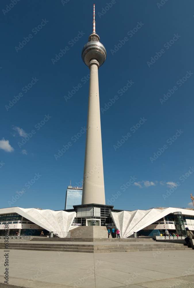 Obraz premium Turm und Hotel