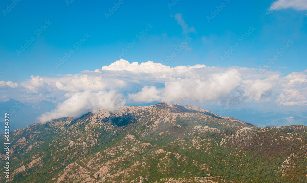 Obraz premium Turkey Babadag mountain on the background of clouds and sky.