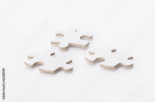 weiße puzzleteile