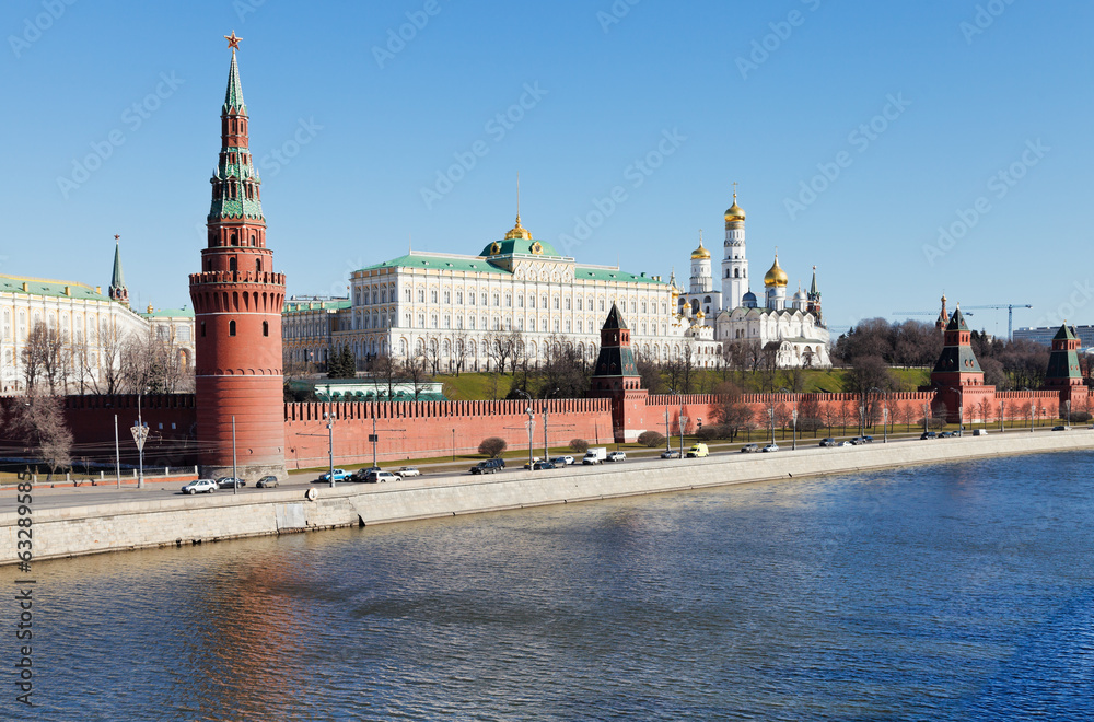 Obraz premium Kremlin, embankment, Moskva river in Moscow