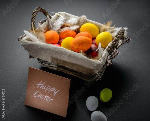 Obraz na płótnie Easter Eggs on basket w salonie