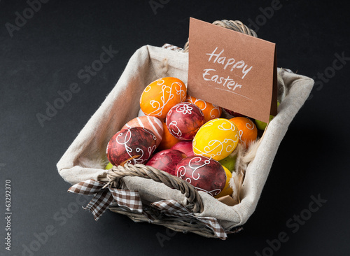 Obraz na płótnie Easter Eggs on basket w salonie