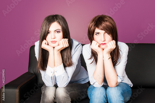 Foto Two girlfriends quarelling - jealous