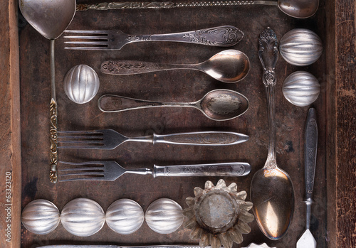 Old cutlery in a wooden box.