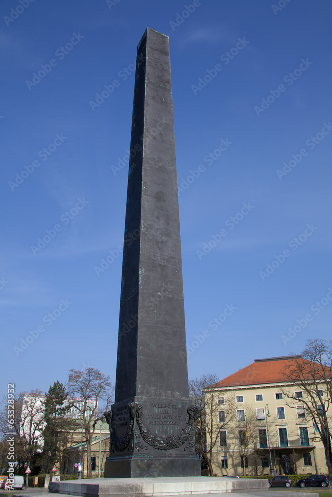 München - Obelisik am Karolinenplatz