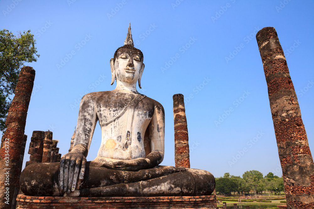 Obraz premium Ancient buddha statue. Sukhothai Historical Park,Thailand