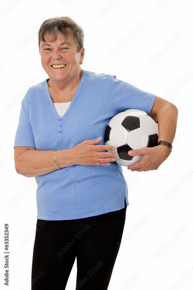 Seniorin mit Fußball