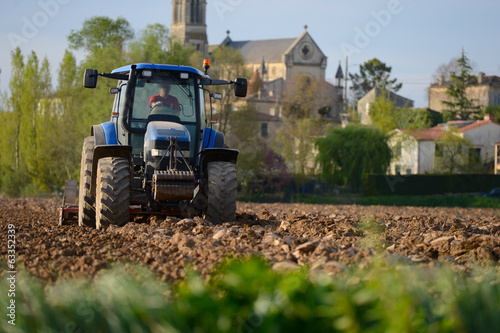 Фотография Tractor in plowed field