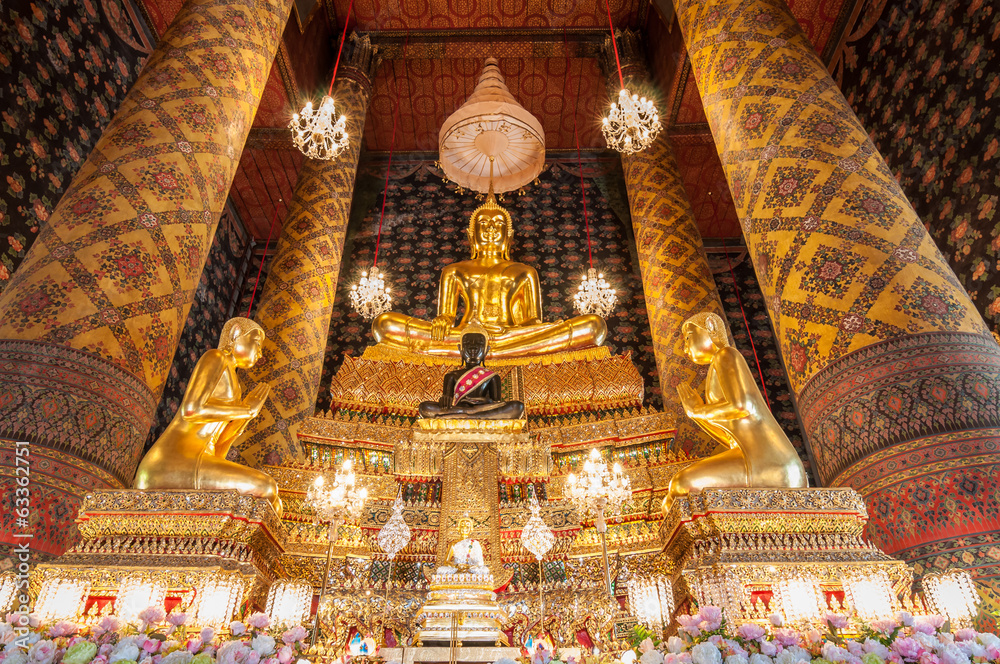 beautiful buddha image in phra ubosot at Wat Hong Rattanaram Rat