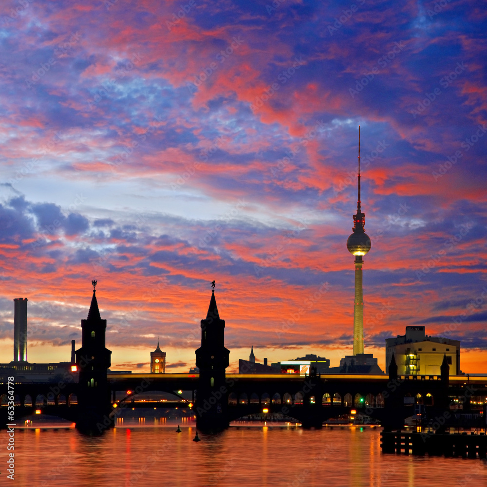 Naklejka premium oberbaumbruecke bridge berlin