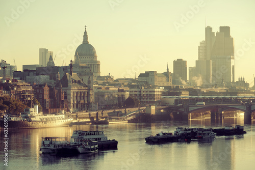 London cityscape © rabbit75_fot