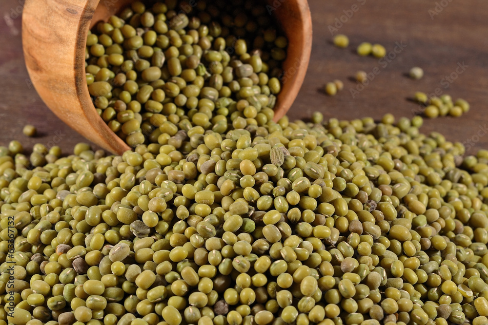 Obraz premium Green mung beans in a bowl