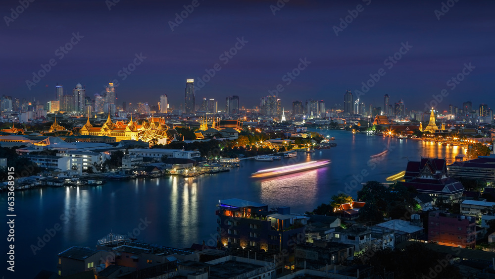 Grand Palace along the Chaophraya river at twilight (Bangkok, Th