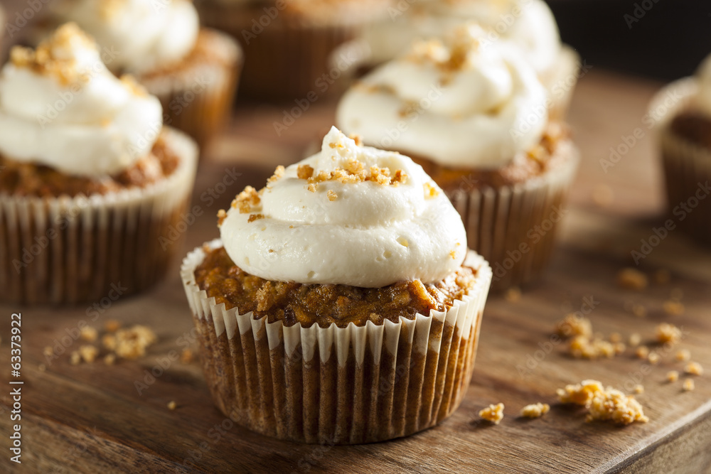 Homemade Carrot Cupcakes with Cream Cheese Frosting Homemade Carrot Cupcakes with Cream Cheese Frosting