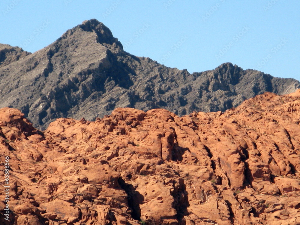 Fototapeta premium Etats-Unis - Vallée du feu - Roches noires et roses
