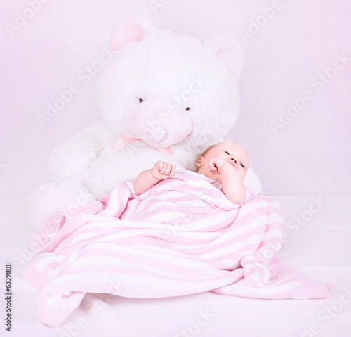 Cute newborn girl © Anna Om