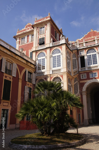 Cour intérieur d'un immeuble particulier à Gênes