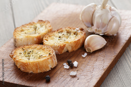 crostini with olive oil and garlic