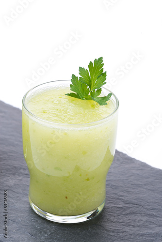detox cocktail of fresh apple, celery and lime