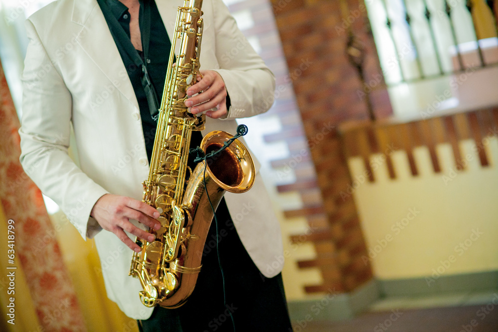 Naklejka premium man playing the saxophone