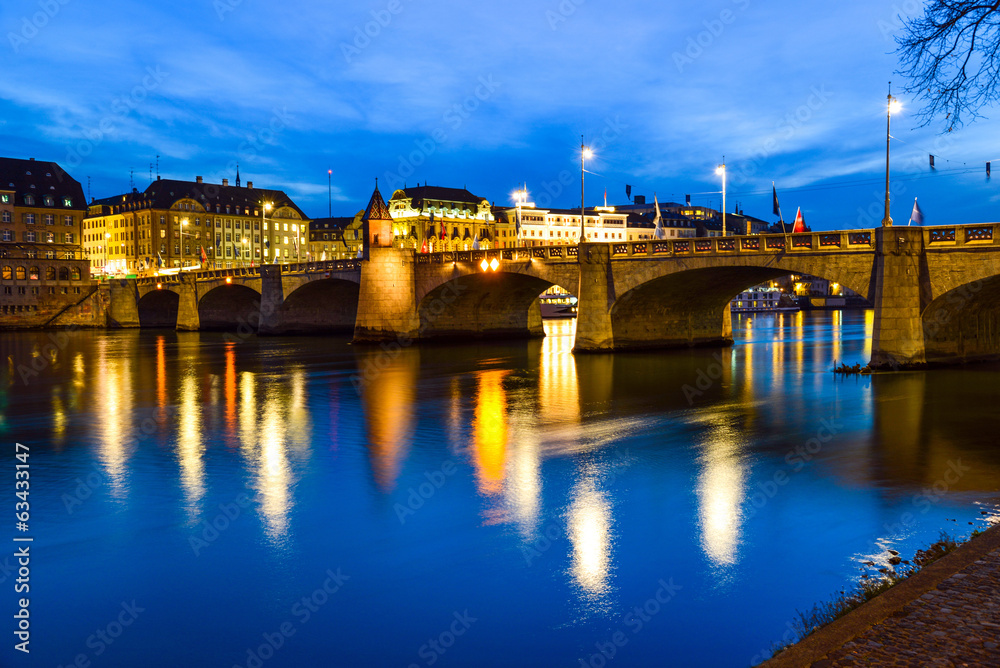 Obraz premium Basel bei Nacht