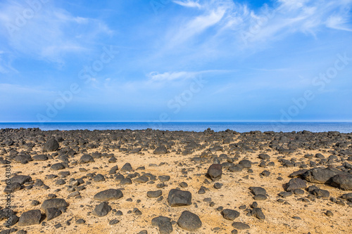 Fotografi dry area with old lava stones  at the coastline
