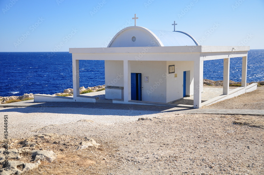 Obraz premium Temple by the Sea