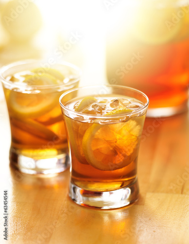 iced southern sweet tea with lemon slices