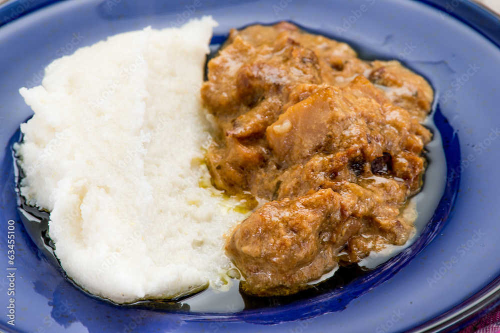 Piatto di baccalà con polenta bianca Piatto di baccalà con polenta bianca