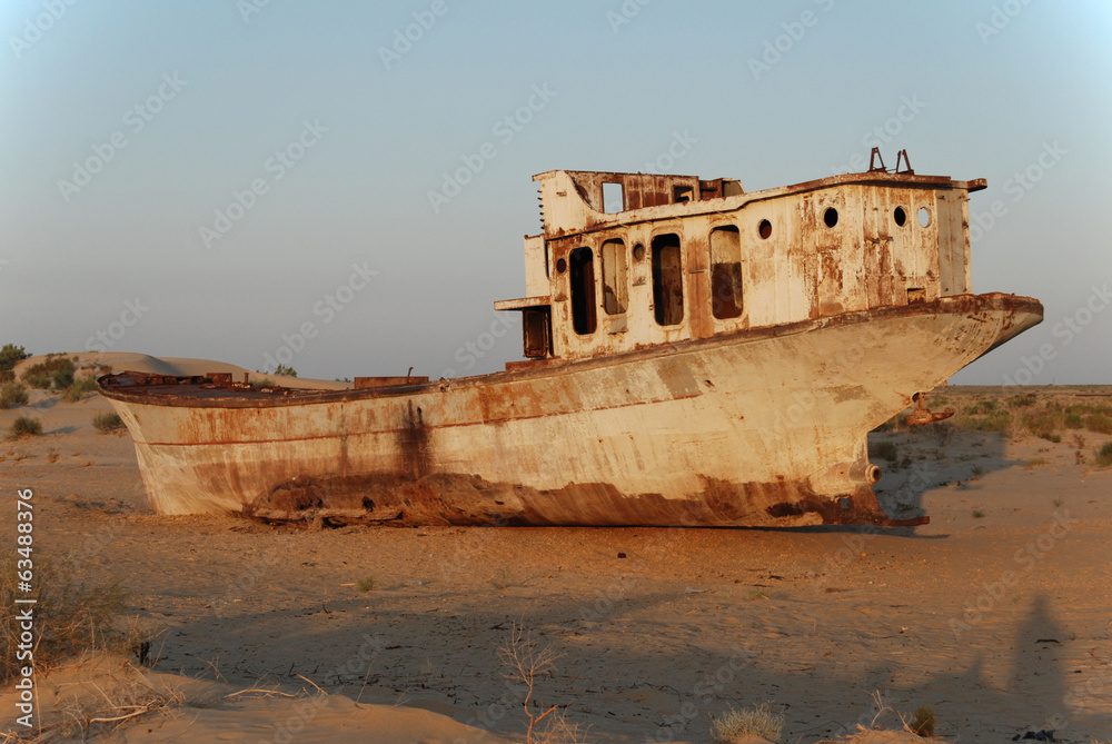 Moynaq rusty fishing boat