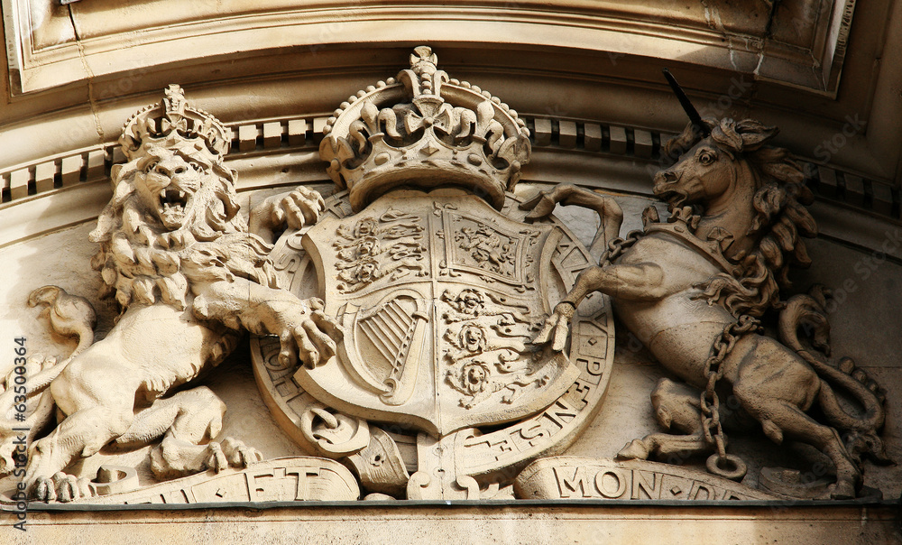 Naklejka premium Lion and horse carving, Old War Offic