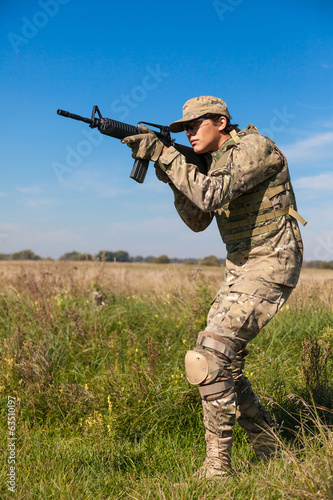 Soldier with a rifle © Sergii Figurnyi