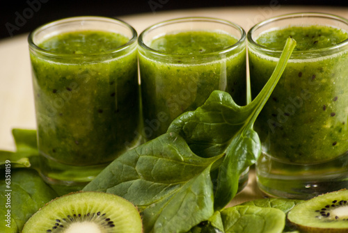 fresh green smoothie with spinach and kiwi