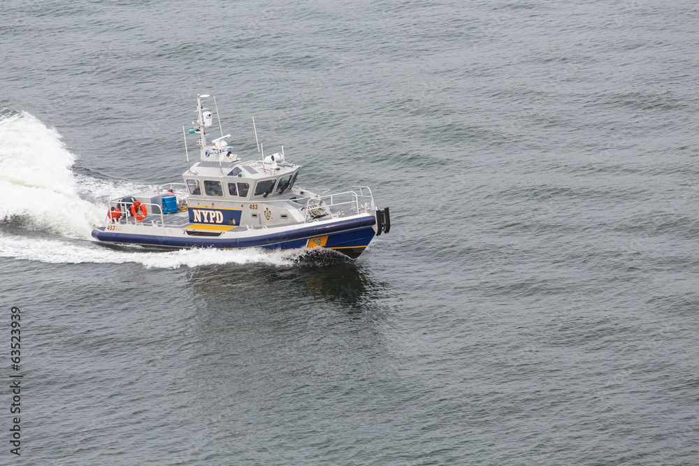 Naklejka premium NYPD Harbor Patrol Boat