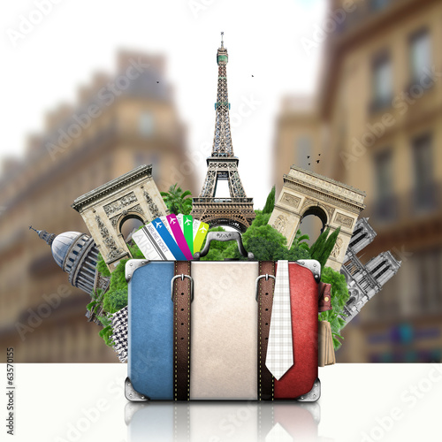 France, landmarks Paris, retro suitcase, travel © Zarya Maxim