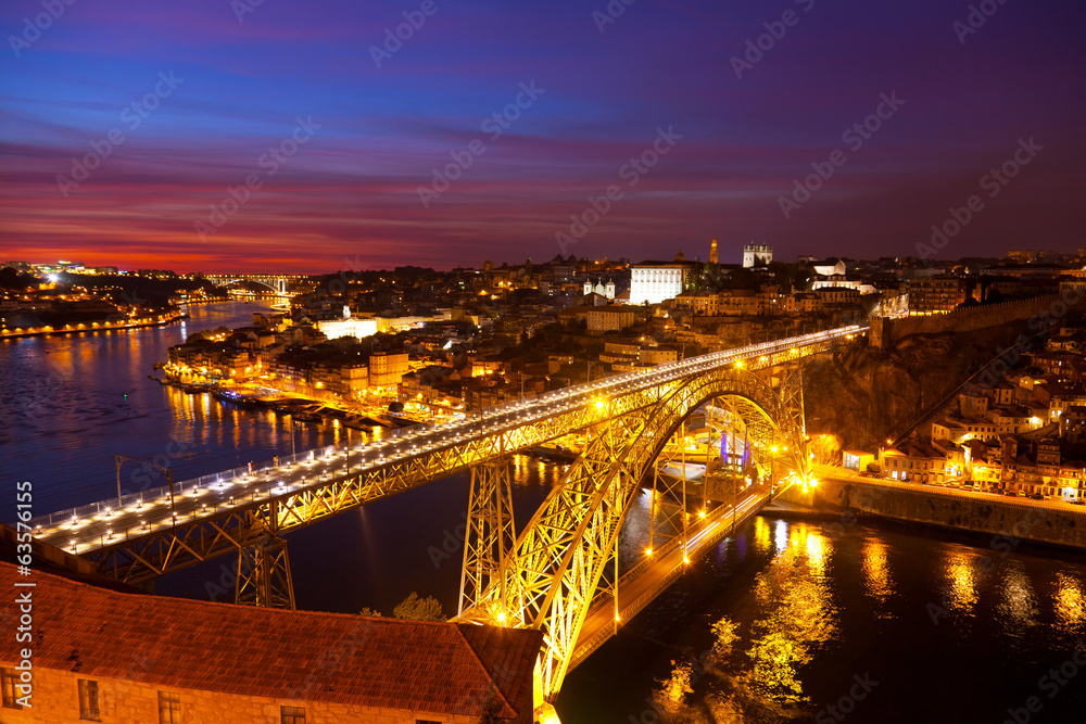 Fototapeta premium Bridge of Luis I at night over Douro river , Porto, Portugal