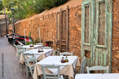 Уличное кафе в Ханье. Греция. Крит photo