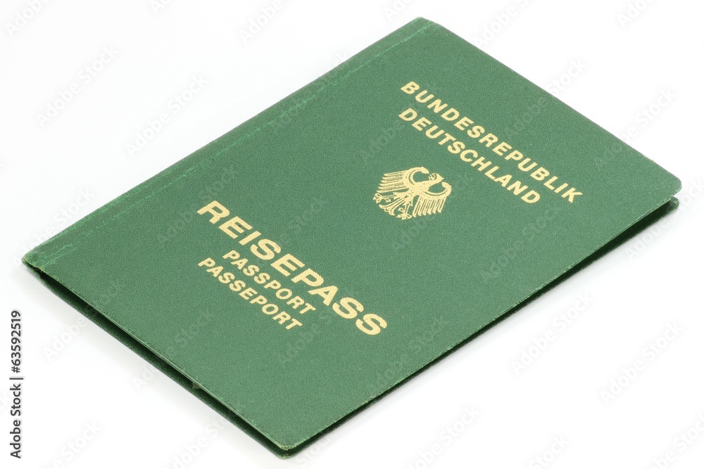 deutscher Reisepass isoliert auf weißem Hintergrund deutscher Reisepass isoliert auf weißem Hintergrund
