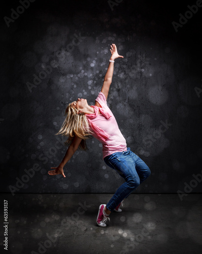 Fototapeta Naklejka Na Ścianę i Meble -  Hip hop dancer