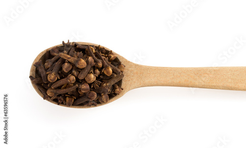 clove spices and spoon