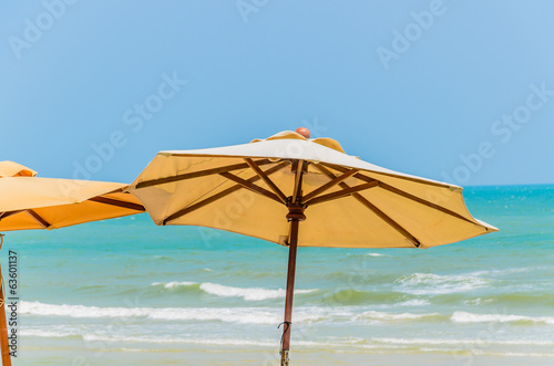 Umbrella beach © siraphol