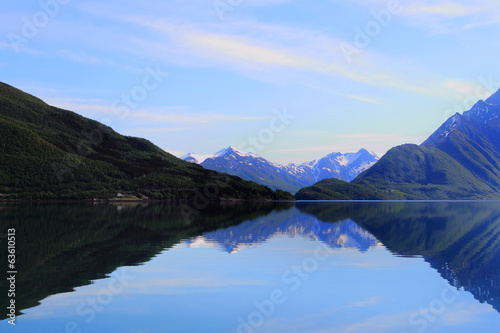 Holandsfjord mirroring